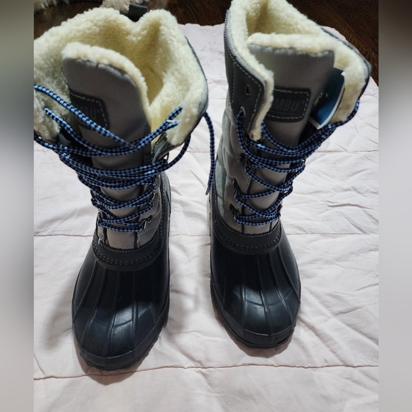 Khombu Women's Gray Quilted Winter Boots 8 - Picture 3 of 6